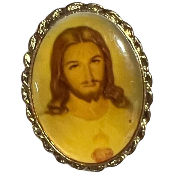 Vintage Jesus Christ Religious Pin Golden Amber Sacred Heart Brooch - Picture 4 of 4